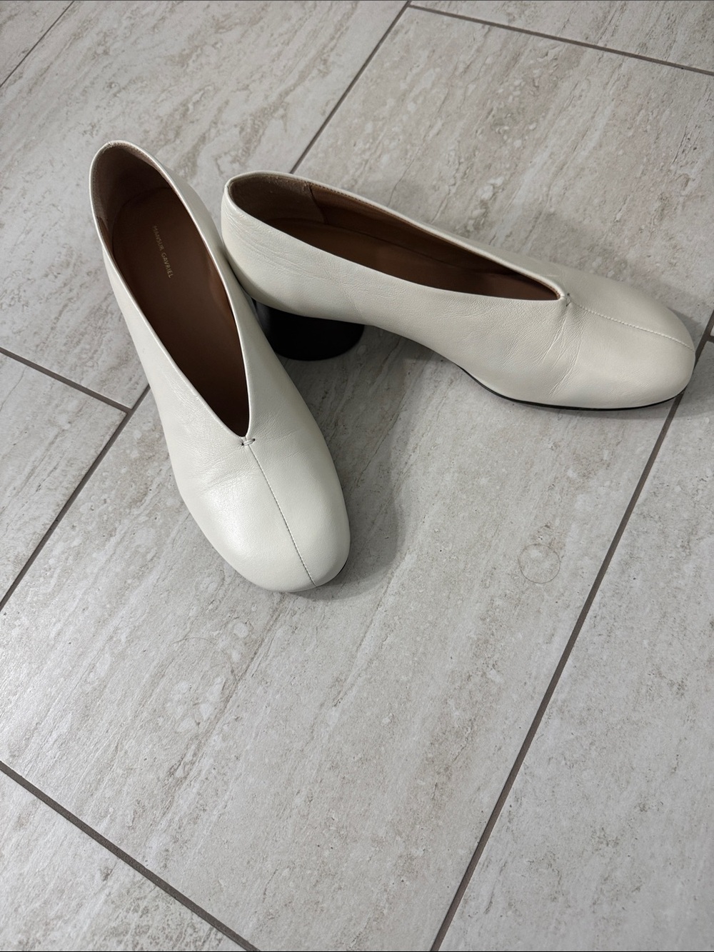 Mansur Gavriel Cream Round-Toe Low Block Heel Pumps size 39 1/2… new